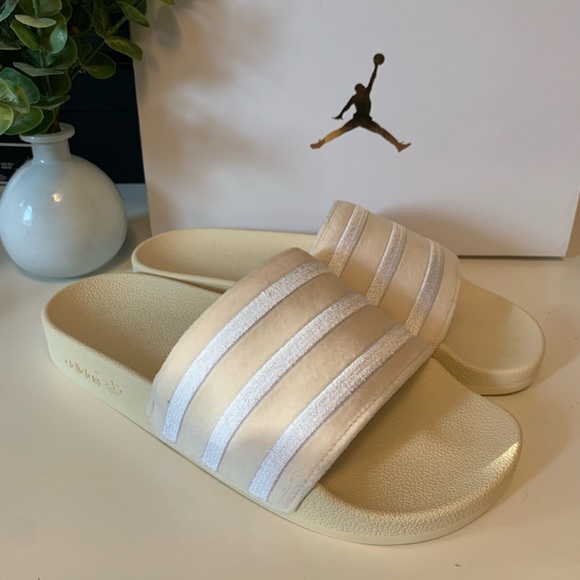 adidas Adilette Velvet Wonder White - Picture 5 of 6